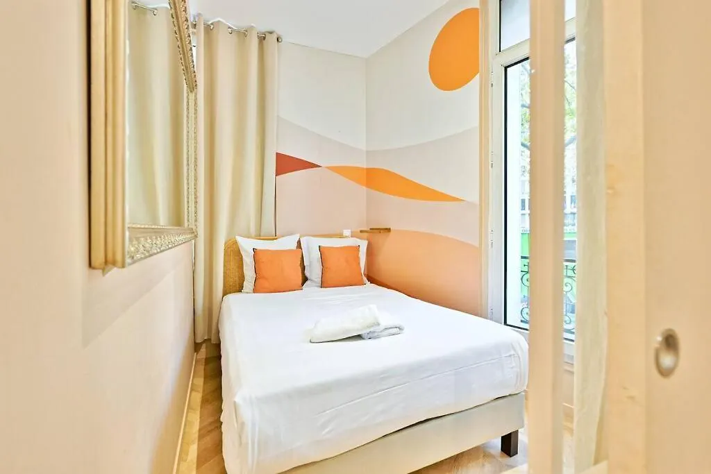 Appartement Avenue De Villiers - IV Paris 0*,  France